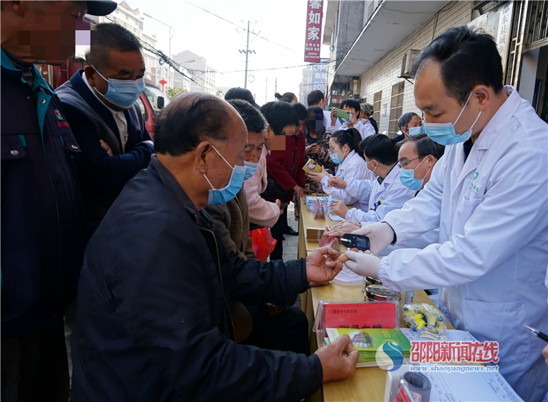 邵东市中医医院：“医共体”心连心下乡义诊为百姓