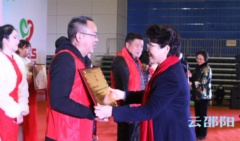 邵阳市举行“12.5”国际志愿者日暨“四季同行·雷锋家乡学雷锋”志愿服务主题活动