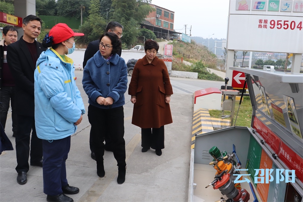 晏丽君到市区液化气站、加油站等地督查安全生产工作