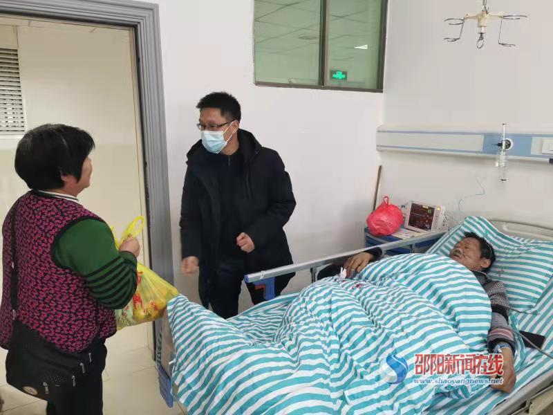 绥宁县：脱贫村民晕倒病危 帮扶干部走访施救