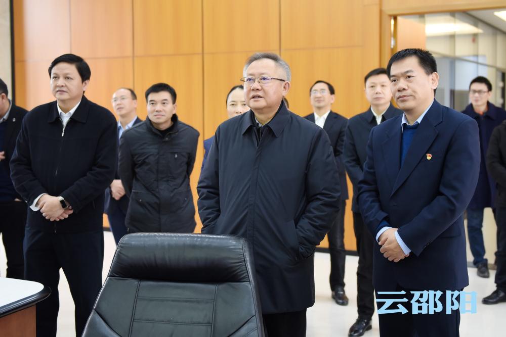 龚文密在国网邵阳供电公司调研：精准精细做好电力迎峰度冬工作 为落实“三高四新”战略提供电力保障