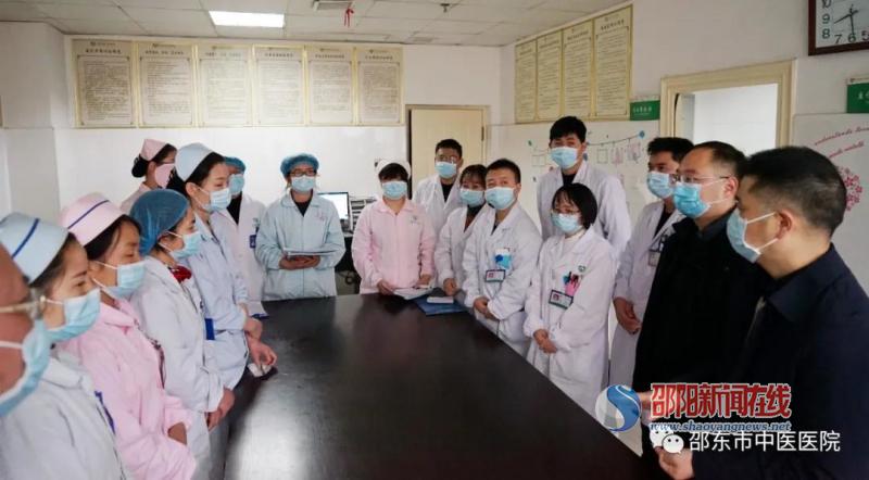 病房满床 “防控救治”两手抓