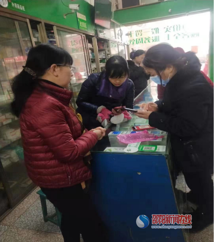 邮储银行新邵县支行开展金融服务进商圈活动