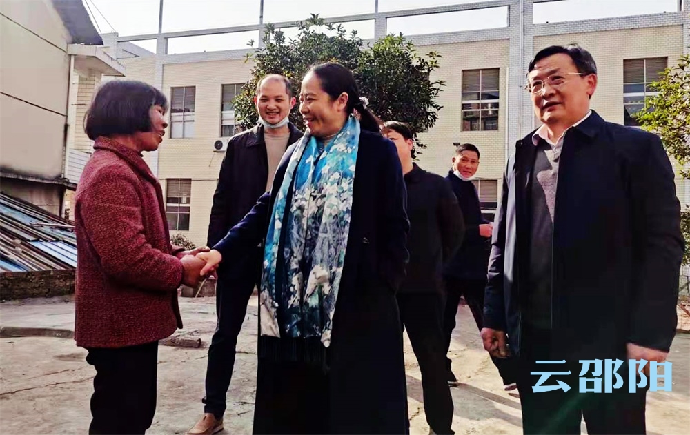 ​仇珂静到匡家社区走访慰问困难群众