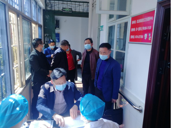 北塔区区长刘贻银带头接种新冠疫苗