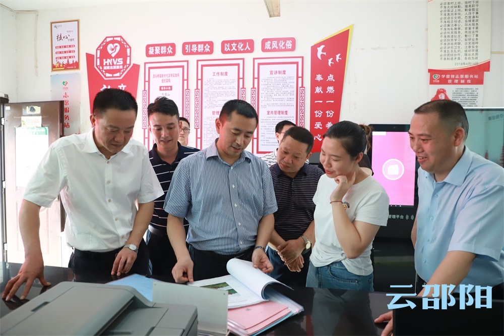 ​汤立斌督导城乡接合部创文工作