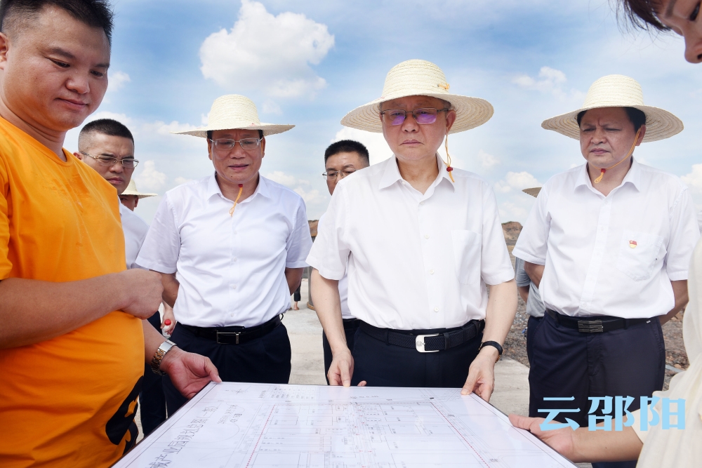 龚文密华学健在邵阳经济技术开发区调研项目建设