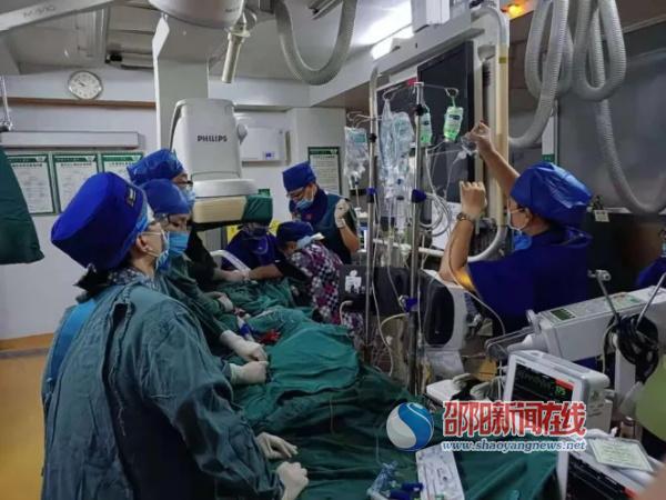 市中心医院心内科完成一例挑战性主动脉瓣置换术