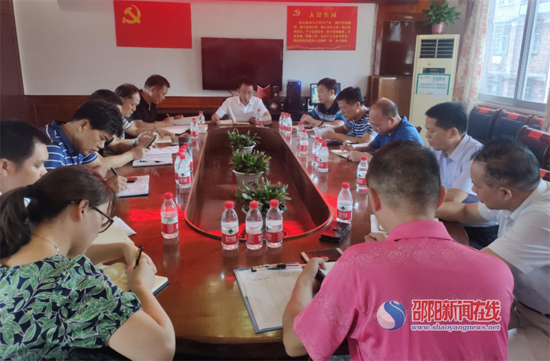 彭洪兵到新宁县科工信局开展调研座谈会