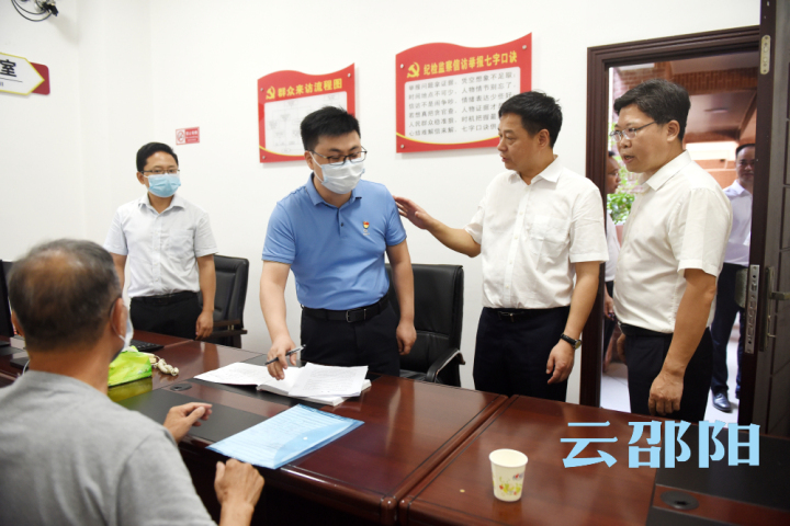 严华走访市委、市人大常委会、市政府、市政协、邵阳军分区机关并慰问老同志