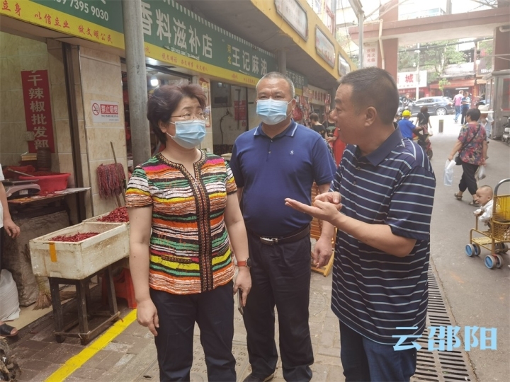 周迎春到大祥区、双清区联点街道、社区和农贸市场督导创文工作