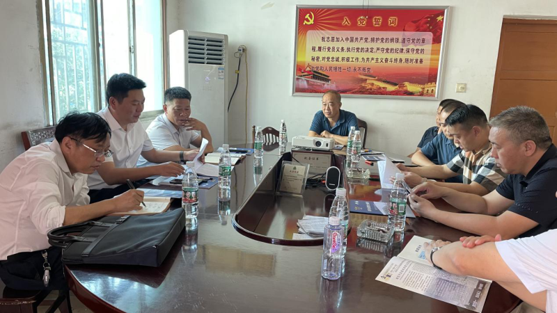 刘晨旭、刘真林一行到岩口铺镇召开“党建引领、助力千企”座谈会
