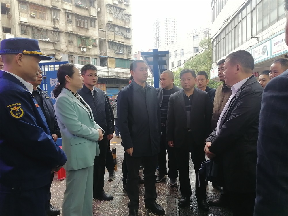 汤立斌到湘运市场和邵阳火车站现场调度创文工作