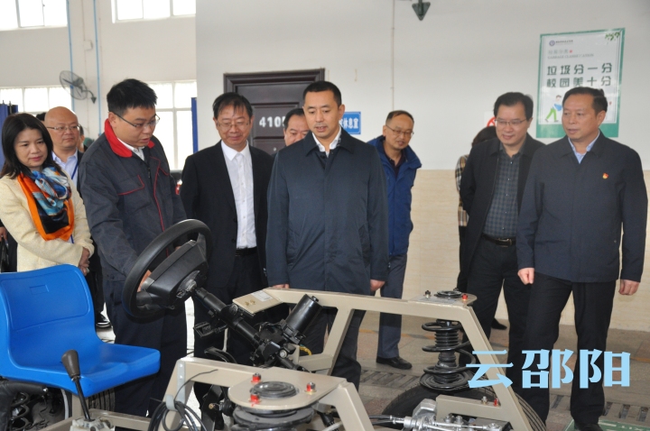 ​汤立斌调研市区职业技术教育工作