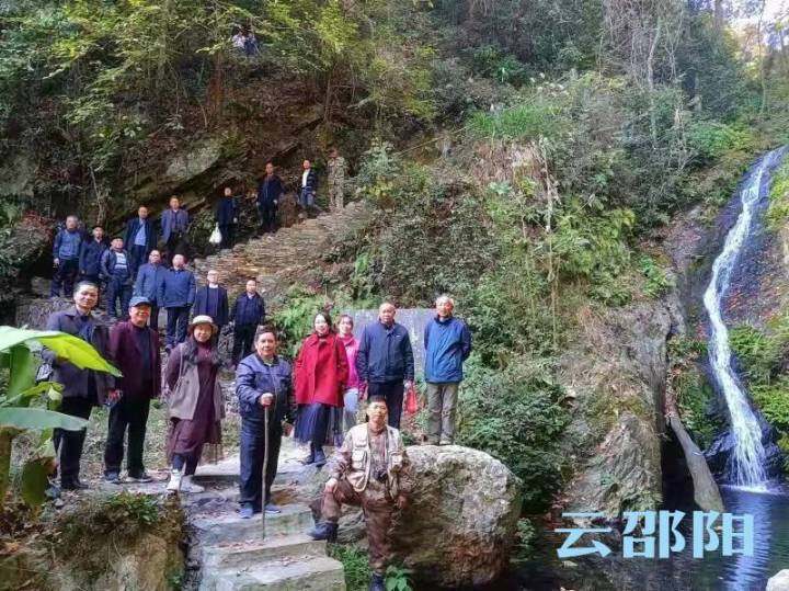 绥宁县诗词楹联协会开展采风活动