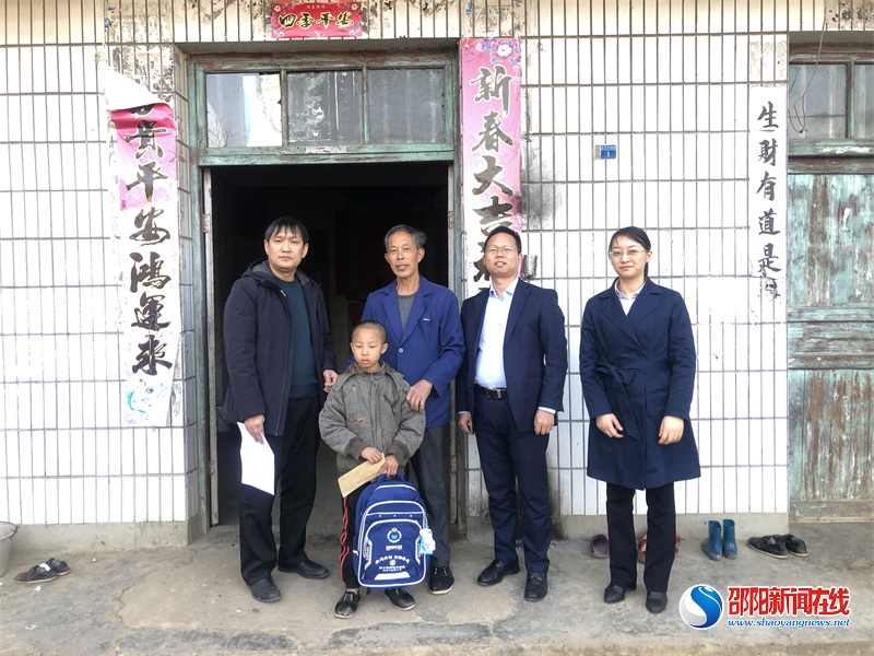 爱心暖寒冬 留守不孤单——洞口县黄桥镇开展留守儿童走访慰问活动
