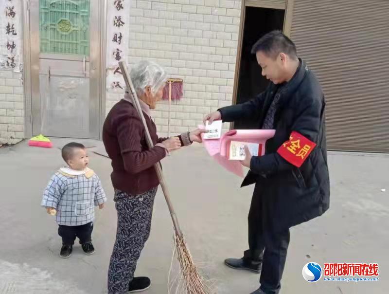 隆回县花门街道：安全防范不松懈 敲门入户巧宣传