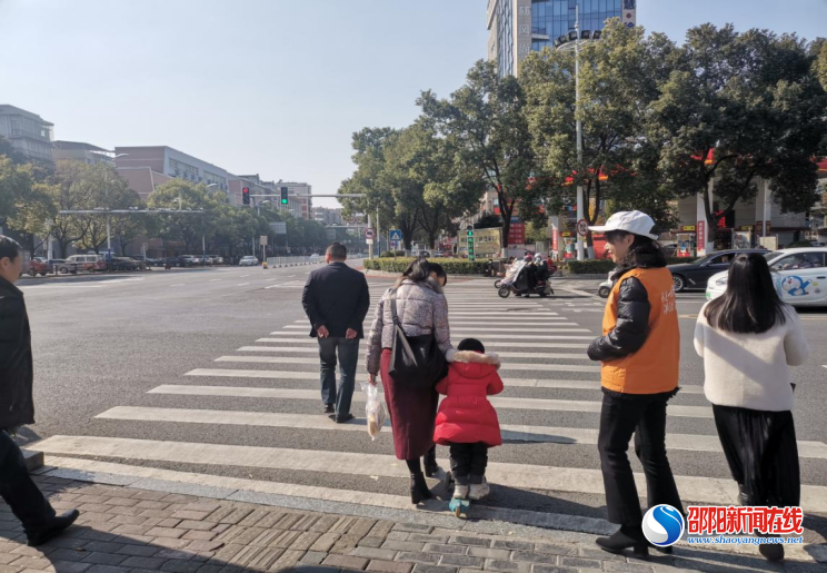 阳光产险邵阳市中心支公司开展交通志愿服务活动
