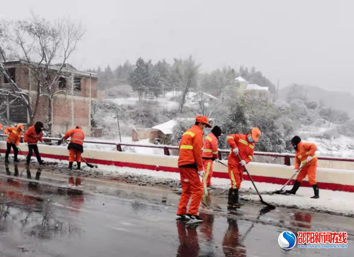 严阵以待除冰雪，高效行动保畅通——邵阳县公路建设养护中心全力以赴抗冰雪保畅通