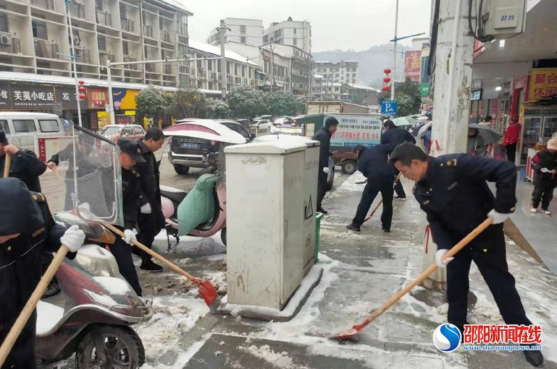 邵阳县城管局积极应对雨雪冰冻天气