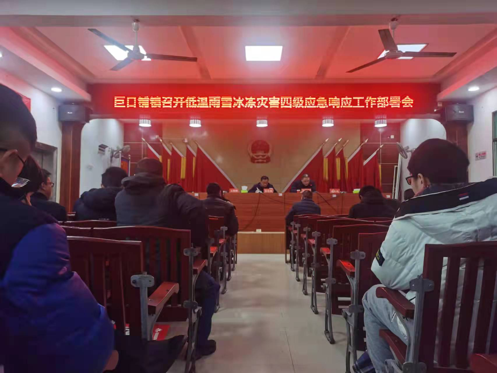 除雪铲冰，新邵县巨口铺镇在行动
