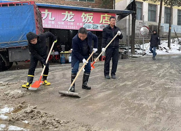 清积雪，保平安 邵东市九龙岭镇在行动