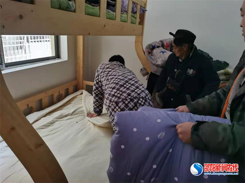 洞口县大屋瑶族乡：冰雪无情人有情，冲锋抗灾显担当