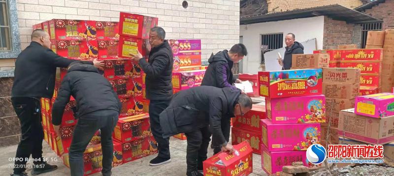 隆回县桃花坪街道联合派出所开展禁售禁燃专项检查 打响“蓝天保卫战”