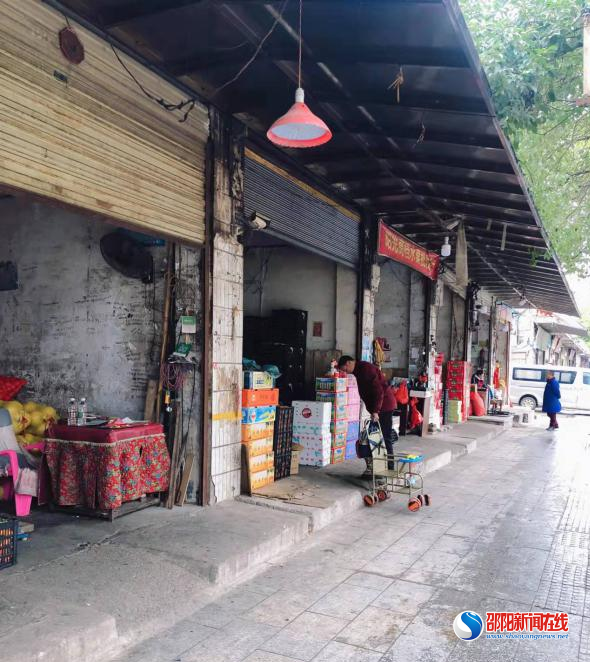 洞口城管：整治水果市场秩序 夯实文明县城基础
