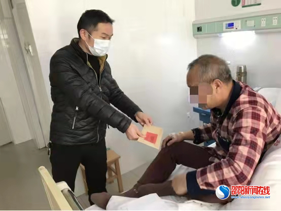 ​【我为职工办实事】邵东市公路建设养护中心探望慰问住院职工

