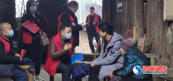 洞口县长塘瑶族乡开展“幸福敲门 安全到家”活动