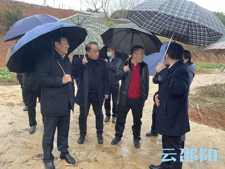 华学健到市公安局警官培训基地项目选址现场办公