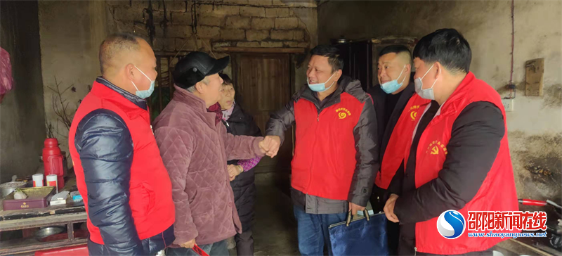 邵东市简家陇镇开展春风行动慰问困难群众活动
