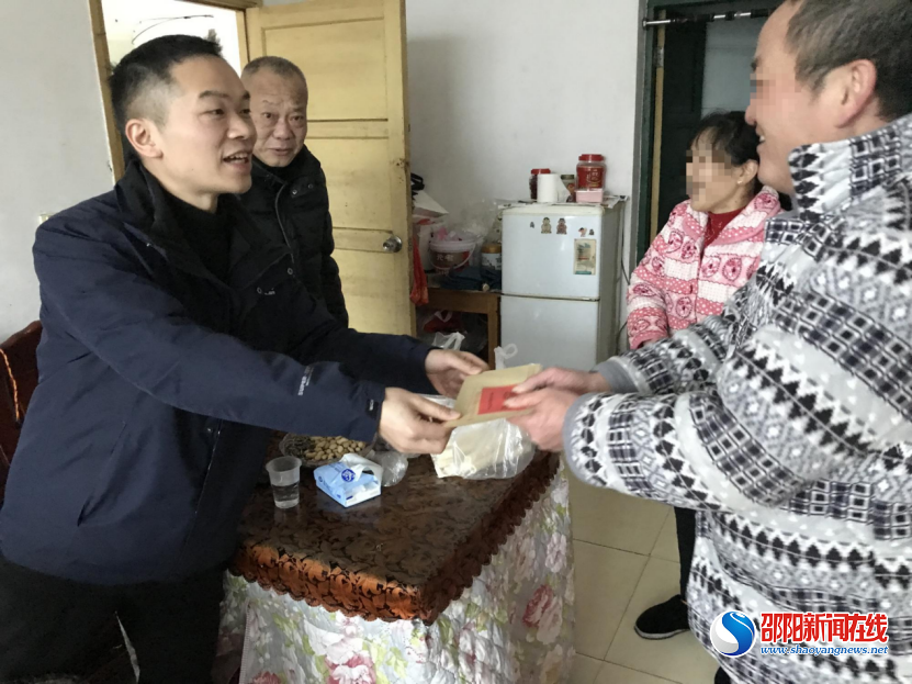 送温暖 迎新春——邵东市公路建设养护中心走访慰问困难职工