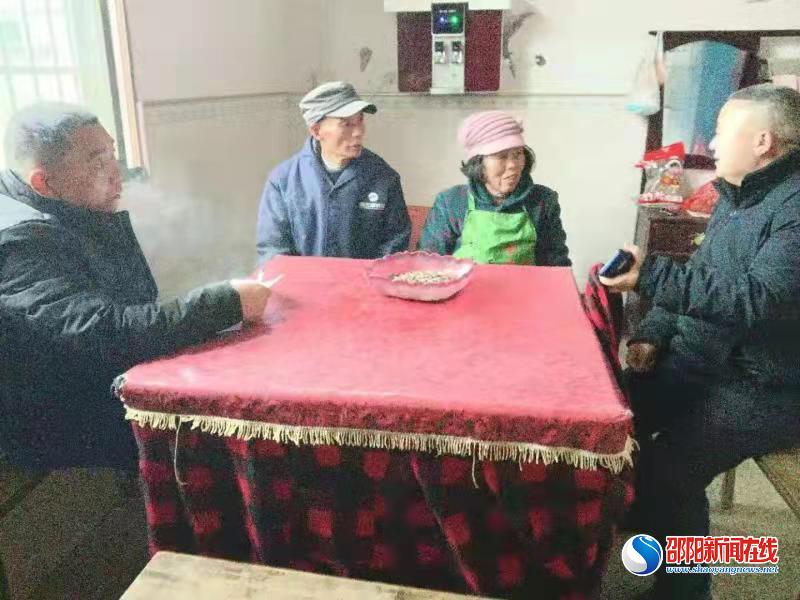 新邵县巨口铺镇开展“幸福敲门、安全到家”行动
