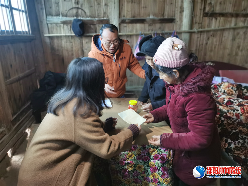 隆回县小沙江镇：民族团结一家亲 走访慰问暖人心