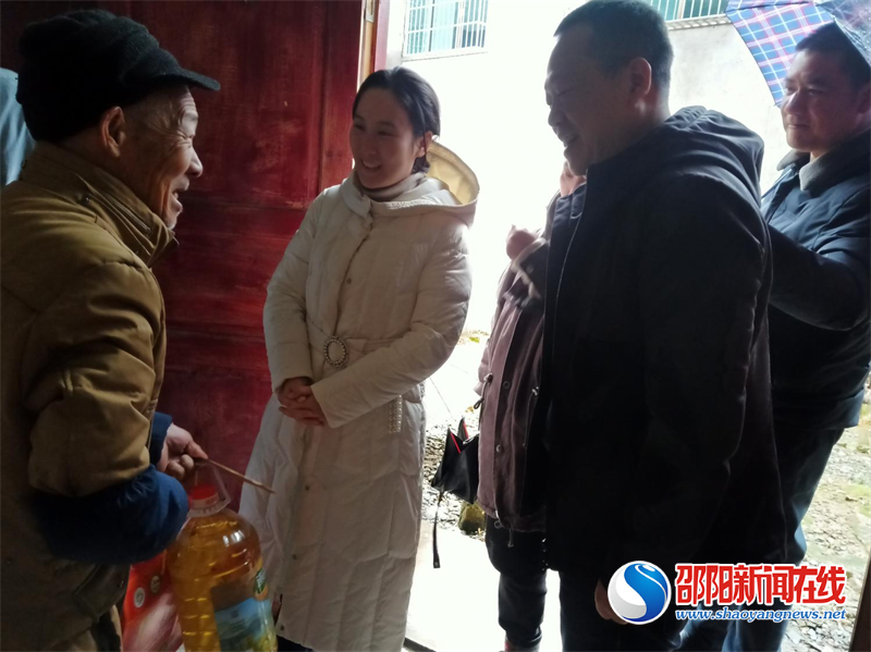 洞口县古楼乡：春风送暖入家门 走访慰问显真情