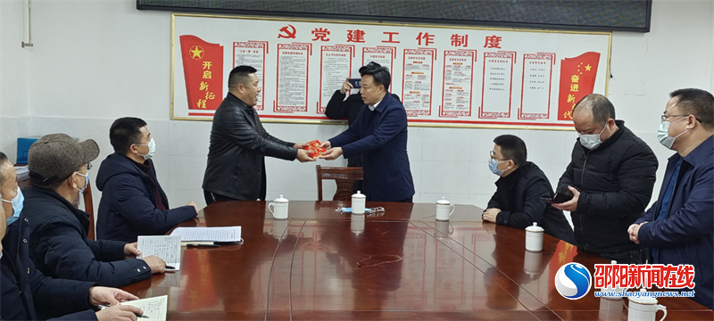 洞口县委书记吴韬到中医医院进行春节慰问