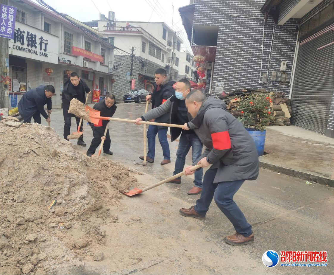 洞口县古楼乡：大年初一，坚守岗位保平安