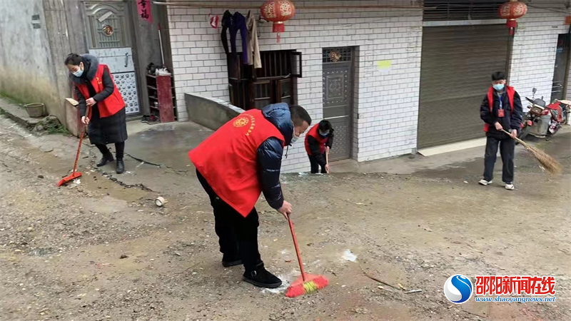 隆回县：人居环境齐整治 节后花门换新颜