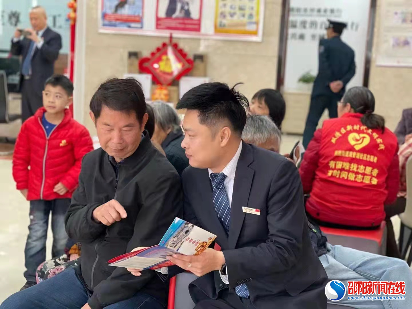 邵阳农商银行：优质柜面服务提升客户体验