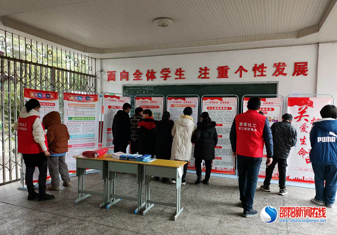 洞口县毓兰镇进校园开展“开学第一课，安全教育进校园”活动
