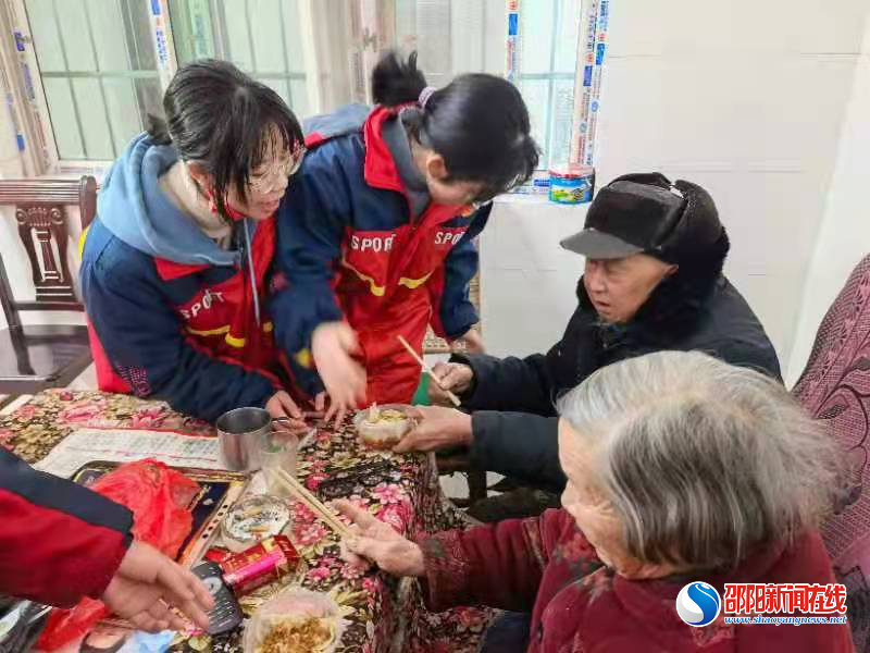 洞口县光荣院迎来今年第一批访客
