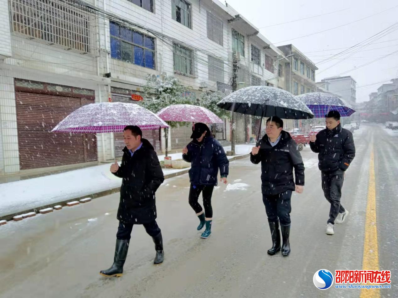 向低温雨雪天气“亮剑” 洞口县杨林镇防范应对安全生产工作
