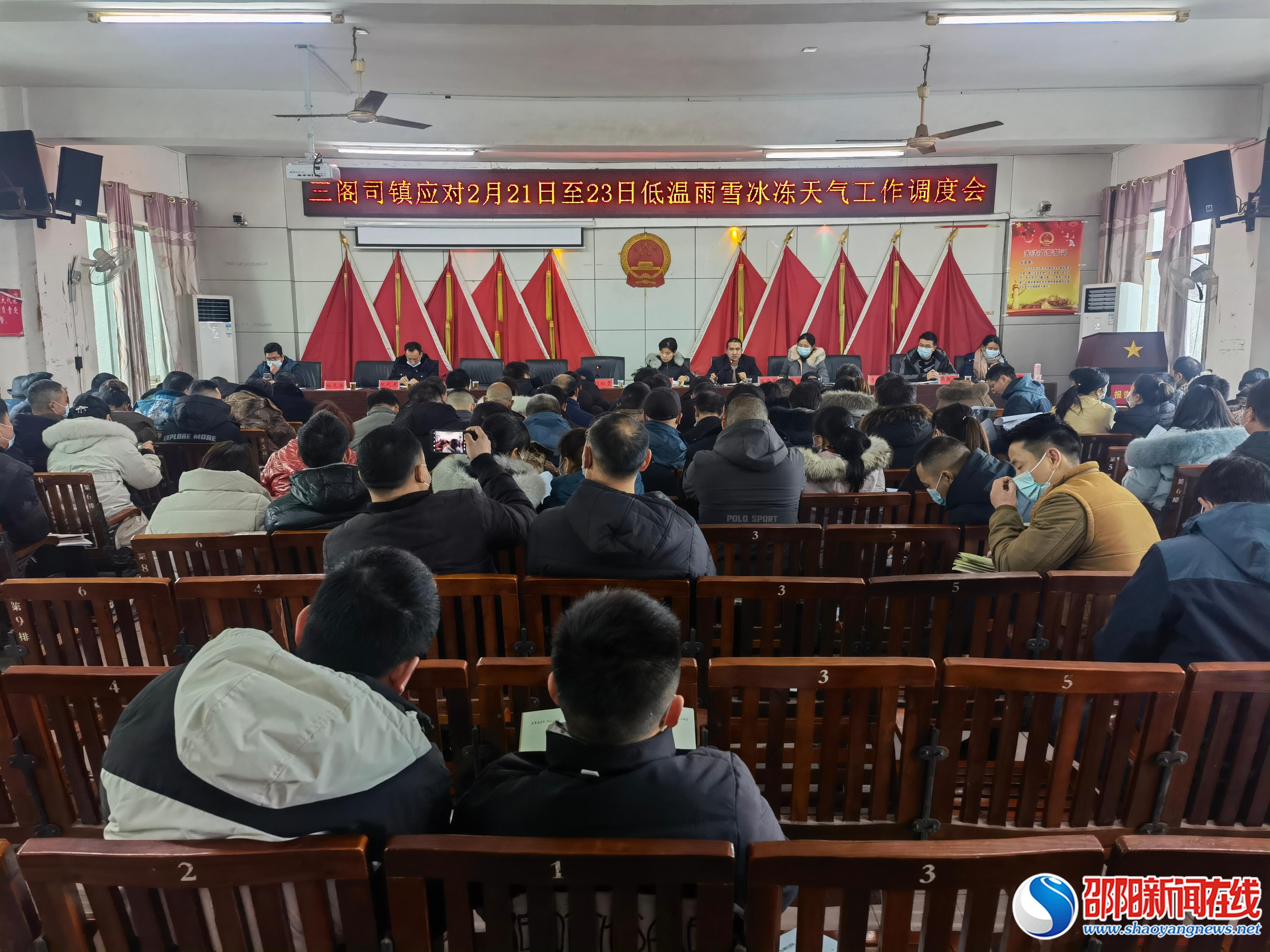 隆回县三阁司镇以雪为令  铲雪  畅路  护平安