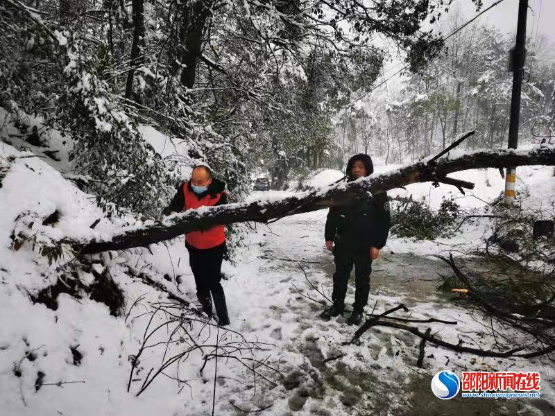 隆回县北山镇：隆冬大雪透寒意  除雪破冰暖民心