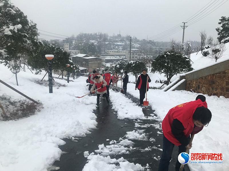 隆回县自来水：扫雪除冰保供水 志愿服务暖人心