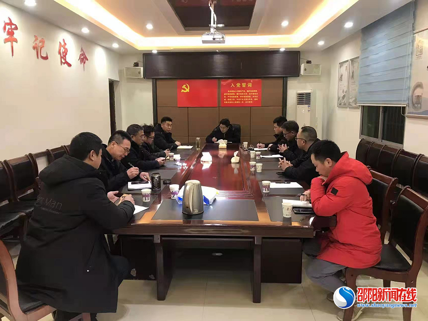 新宁县交通运输局：彻夜奋战抗冰保畅一线
