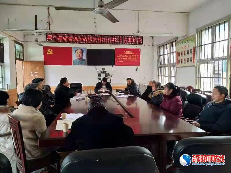 隆回县司门前镇离退休教师党支部召开组织生活会