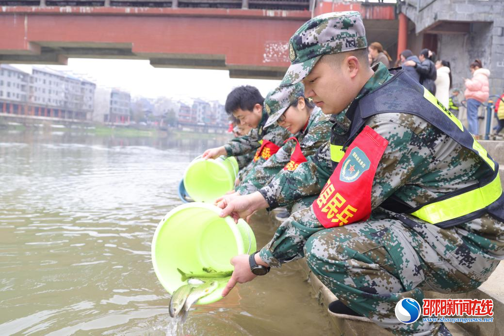 洞口高沙：增殖放流 守护一江碧水
